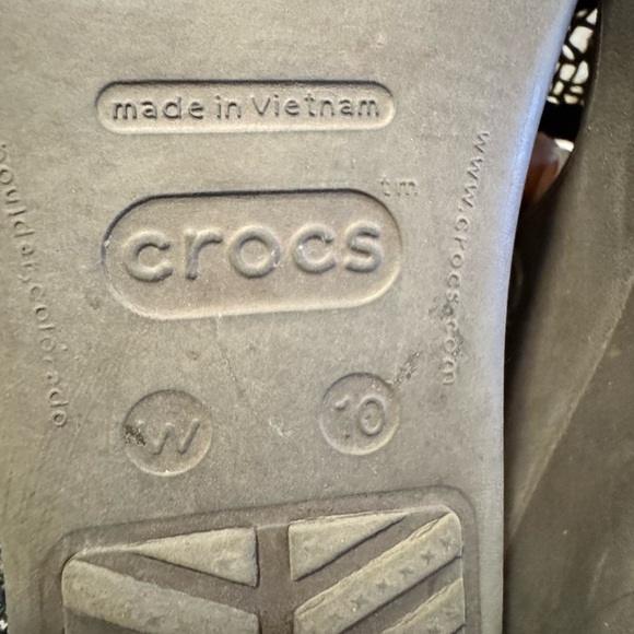 CROCS Women’s Sanrah Sandals Thong Flip Flops Sz 10 Ergonomic Beveled Medallion - Picture 10 of 10